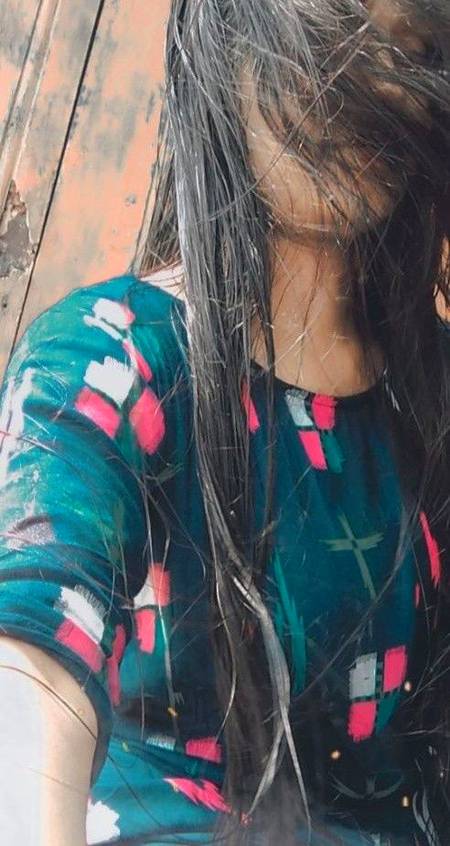 Wo jo mahwar hai mery khayalon ka,,
kbhi ro-ba-ro ay to qayamat ho.