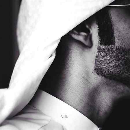 لڑکیوں کے عشق میں مارے مارے پھرنا،ان کے حسن کی سستے اور بے ہودہ لفظوں میں تعریف کرنا، ان کے اردگردمنڈلاتے رہنا یہ سب مردوں کو سوٹ نہیں کرتا۔
اللہ نے مردوں کو بہت عزت اور مقام دیا ہے اس کو قائم رکھنے کی کوشش کریں۔ نفس کو اتنا کمزور نہیں ہونا چاہئے کہ جہاں خوبصورتی دیکھیں وہاں رال ٹپکاتے ہوئے پہنچ جائیں،
اپنا معیار بنائیں،وفا کریں گے تو وفا ملے گی، زندگی ان سب خرافات کا نام نہیں ہے، خدا نے عزتوں کا محافظ بنایاہے اس فرض کو نبھائیں، 
ناکہ عصمتوں کو اپنے لفظوں ، سوچ اور عمل سے داغدار کرنے کی کوشش کریں،🙂🖤