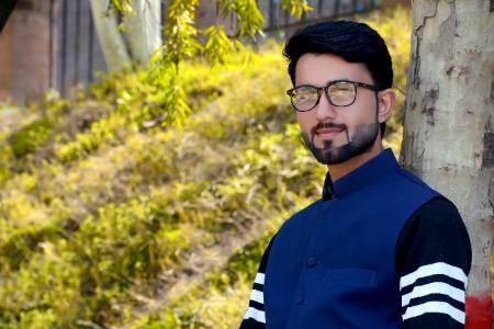 ہر کوئی چاہتا ہے ملے اخلاص سراسر___

ہر ایک کو درکار ہے یکطرفہ مخلصی🥀 
ツ