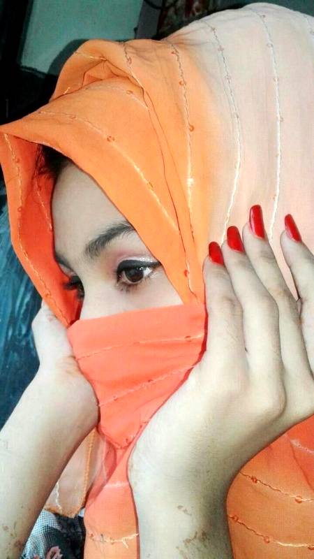 زندگی میں خوشی تیرے آنے سے ہے
ورنہ جینے میں غم ہر بہانے سے ہے
یہ الگ بات ہے ہم ملے آج ہیں
دل تجھے جانتا اک زمانے سے ہے
Hani Rajpoot