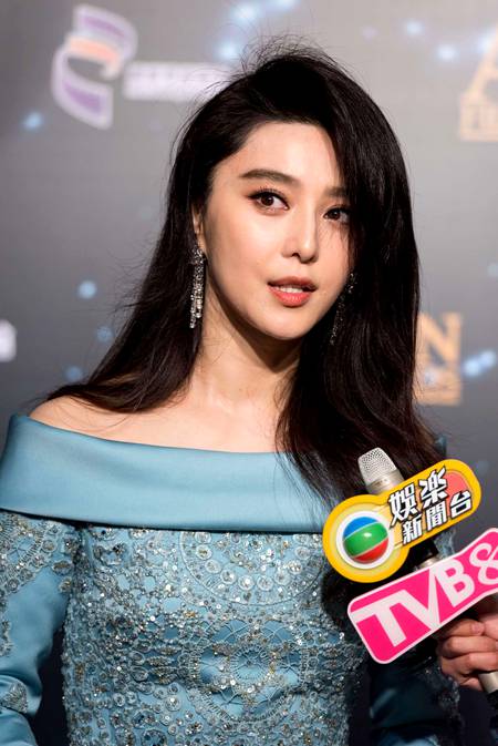 نہیں تھا اعتبار اس کو میری مخلصی پر 💔
کھو دیا اس نے مجھے آزماتے آزماتے....