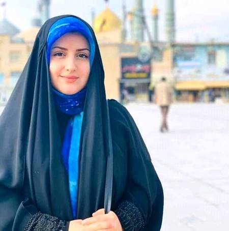 حوس کی وادیوں سے دور حیا کی چادر میں لپٹی😇
میں تم سے ملوں گی اصولِ  شریعت کے مطابق.🦋😍