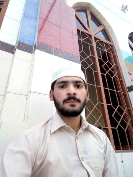 Hlo friends pechano ye kon hai or kis ka friend hai