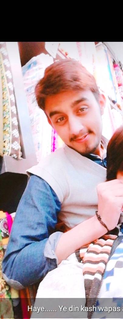 دنیا طعنے دے گی تم کو صاحب

دُور رہا کرو ہم بگڑے لوگوں سے.....😘🖤