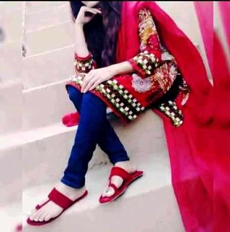 ﺳﻨﺎ ﺗﮭﺎ ﭨﻮﭦ ﮐﮯ ﺟﮍﻧﺎ، ﺑﮩﺖ ﻣﻀﺒﻮﻁ ﮐﺮﺗﺎ ﮨﮯ
ﺳﻮ ﺭﯾﺰﮦ ﺭﯾﺰﮦ ﮐﺮ بیٹھے ﺍﺳﯽ ﺍﻣﯿﺪ ﭘﮧ ﺧﻮﺩ ﮐﻮ