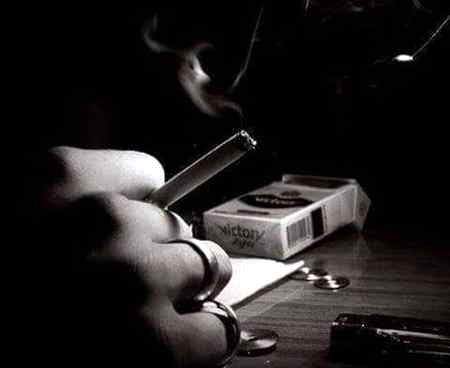 چائے سگریٹ  شاعری اور  رات  کا  جاگنا 
اپنے تو حصے میں یہی دوائیں رہ گئیں ہیں.