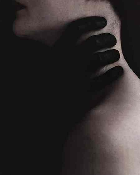 اپنے اندر کو کھا گیا ہوں میں
خود میں رہنا کوئی مذاق ہے...