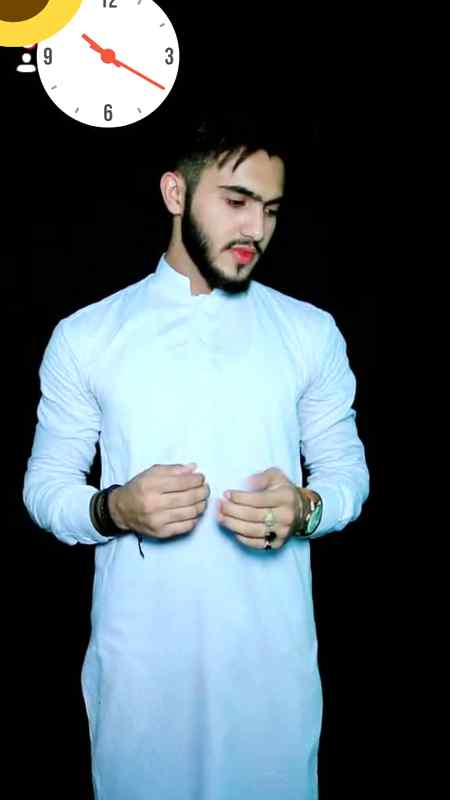 عشق میں تو ھر چیز مٹ جاتی ہے 😥😔بیقراری بنکے ہمیں تڑپاتی ہے 😓یاد یادیاد بس یاد رہ جاتی ہے😧