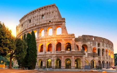 THE COLOSSEUM AND ROMAN FORUM IN ITALY