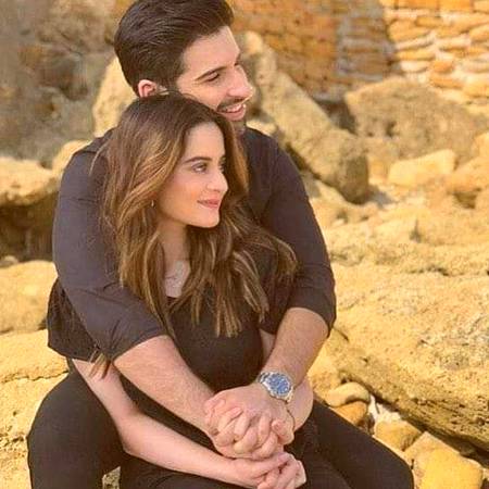 محبت کے سنہرے ساحلوں پر 
تو میرا ___ آخری جزیرہ ہے❣.