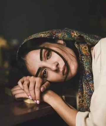 کب سے اپنی نئی تصویر نہیں بنائی ہم نے
عرصہ ہوا خود کو اچھے نہیں لگے ہم۔🙂
Anum malik😇