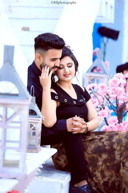 ہوئے بےبس مگر پھر بھی سدھر نہ سکے ہم!

پھر وہی دعا،وہی عشق،وہی تم اور صرف "تم"