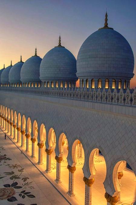 The domes of shaikh Zayed Grand Mosque in Abu Dabi