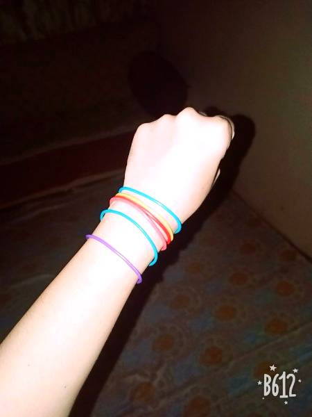 یہ محبت کے حادثے اکثر دلوں کو توڑ دیتے ہیں*💔 *تم منزل کی بات کرتے ہو لوگ راہوں میں چھوڑ دیتے ہیں*😐...💔Um e Hani Rajpoot