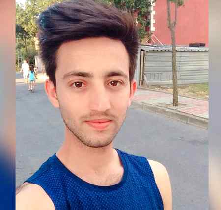 عشق میں ظلم کتنا هوتا هے بتاؤ مجھے ....جیسے بھی کر کے دوستوں سے بچاؤ مجھے...عرفان ..صبح و بخیر