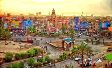 تُو نے جانا ہے تو پھر جاتا نظر آ مجھ کو،
ایسی باتوں پہ پریشان نہیں ہوتی میں،
کیسے کہہ دوں کہ ملاقات کروں گی تجھ سے،
آج کل ویسے بھی ملتان نہیں ہوتی میں۔