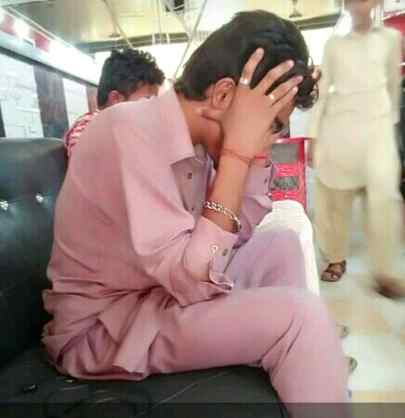 میں تین دن سے مسلسل اداس اور  پریشان ہوں
😥😧😒
نا جانے یہ اداسی پریشانی اور یہ زندگی کب ختم ہوگی 
😒💘💘😢