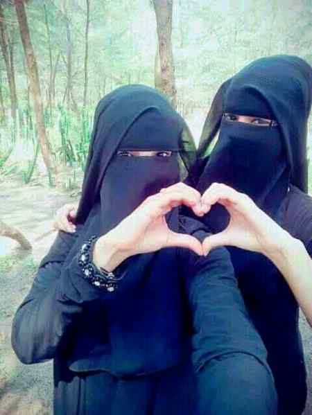 خط کے آخر پہ بنایا ہوا تھا دل اُس نے

میں نے جب کھولا تو کاغذ کو دھڑکتے دیکھا