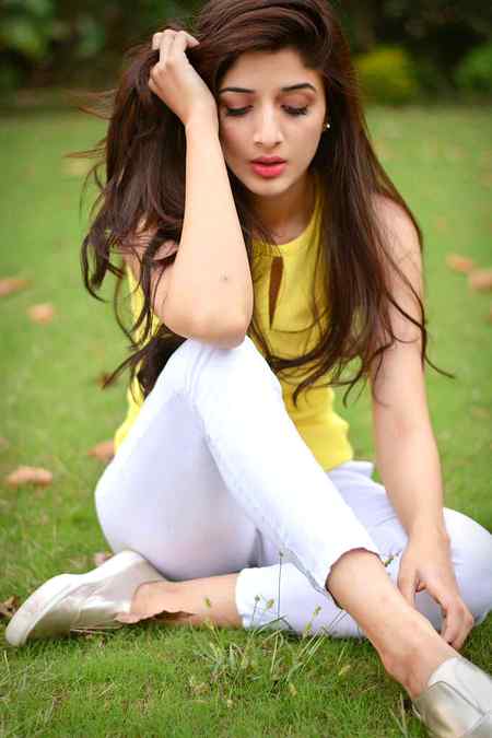 Mavra Hussain..✌✌