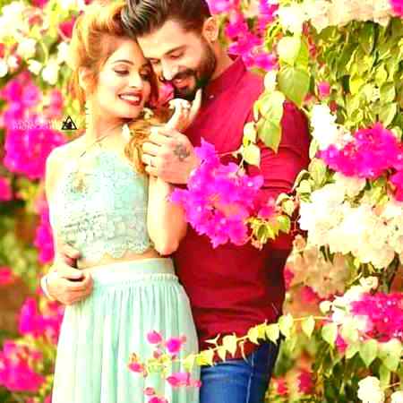 •|mUskUrahat unki dEkh kr HUm hOsh gwaa bEthy•|
•||HuM hOsh mEi any kO thy wO phir sE mUskUra bEthy •||