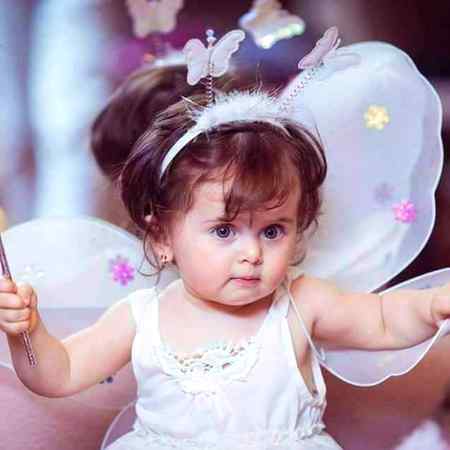 وہ تتلیوں سے کھیلنے والی تھی

کوئ دل سے کھیل گیا اسکے💔🌹
Anu malik😇