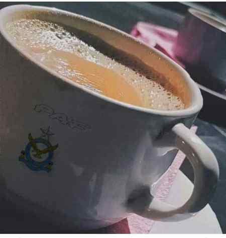 عمر کٹ جاۓ گی اپنی یہی حاجت کرتے😋
ہم تجھے چاۓ پر بلاتے تیری دعوت کرتے🤭
😋