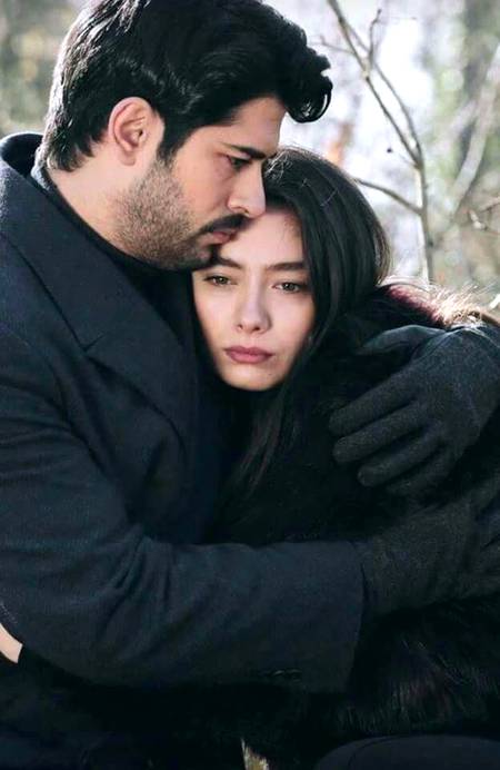 تجھے ہم اور کسی کا نہ ہونے دیں گے کبھی
تُو بھا گیا ہے ہمیں ' خود کو اب ہمارا سمجھ
__❣️