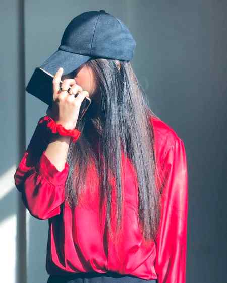 جاتے ہوئے اٹھا لینا اپنی اکڑ۔۔۔۔😏
وہ باہر میرے جوتے کے پاس پڑی ہے😎