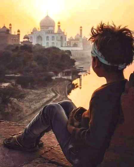 لوگ مجھے کہتے  ہے تمہیں نقصان پہنچے گا 

تم جس سے بھی ملتے ہو مخلص ہو کے ملتے ہو❤