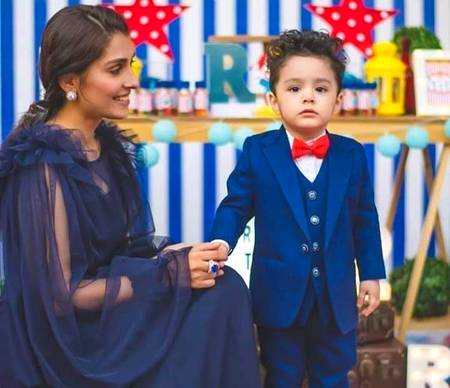 میرے نام پہ رکھ کر اپنے بیٹے کا نام
وہ سمجھتی ہے کفارہ ادا ہوگیا بیوفائی ک