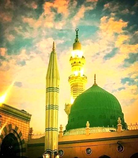 اس شہر میں بک جاتے ہیں خود آ کے خریدار
یہ مصر کا بازار نہیں ، شہر نبی ہے

اس ارضِ مقدس پہ ذرا دیکھ کے چلنا
اے قافلے والو یہ مدینے کی گلی ہے