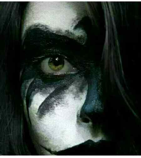 l am looking this girl hhaahhaa