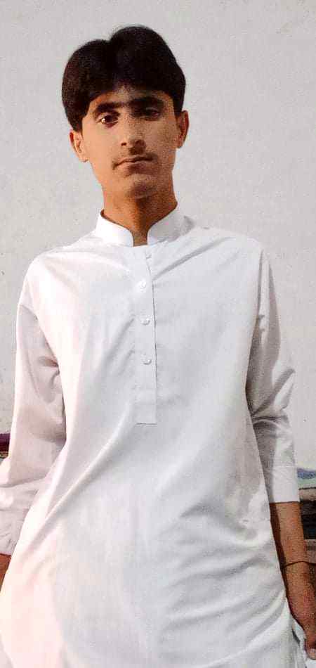 ہمارے ہونے یا نہ ہونے سے کسی کو فرق نہیں پڑتا 
یہاں تک کہ مر جانے سے بھی کسی کی زندگی میں کوٸی فرق نہیں آۓ گا 
یہ ہی لوگ ریسٹ ان پیس فیلنگ سیڈ کا سٹیٹس دے کر اپنی اپنی زندگی کی رعناٸیوں میں گم ہو جاٸیں گے...