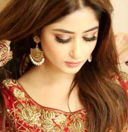 اندھیرے میں، اندھیرا ہی میرا ساتھی تھا،
ہم روشنی کے دھوکے میں بڑی دور تک گئے!