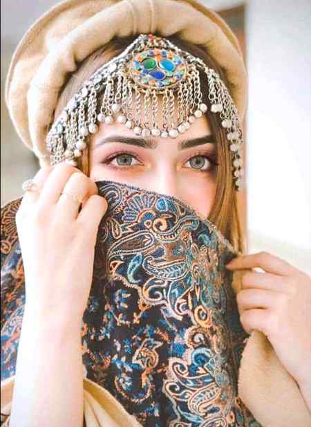 یہ تیری بےرخی نے بتلایا مجھے 
میں تیری دوستی کے لائق نہیں🙄😏