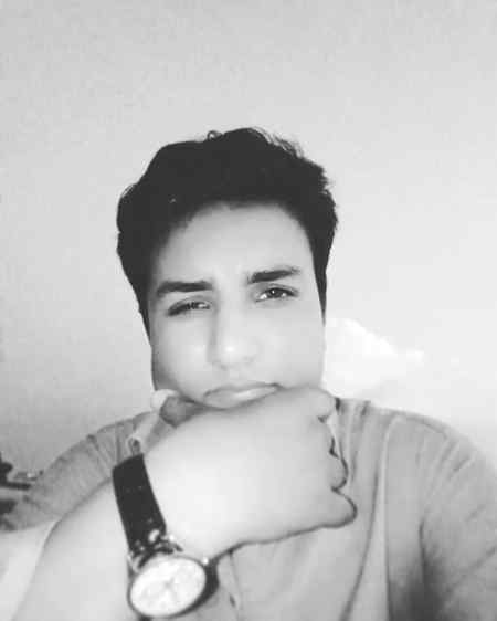 اب نہ دیکھے گا مجھے لوٹتا اپنی جانب..!
کہ عزتِ نفس بھی بڑی شے ہے جاناں..!!