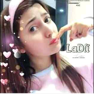 آپ سب کی فیورٹ مِمبر بننا چاہتی ھوں۔۔۔۔میری سادگئ تو دیکھ میں کیا چاہتی ھوں