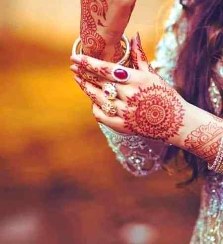 اپنا کنگن سمجھ رکھا ہے، کیا 😍

اور کتنا گھماؤ گی مجھے