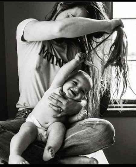 *کب آے گا وہ دن جب وہ کہے گی*

*دیکھے آپ کا لاڈلا بال نہیں چھوڑ رہا میرے*