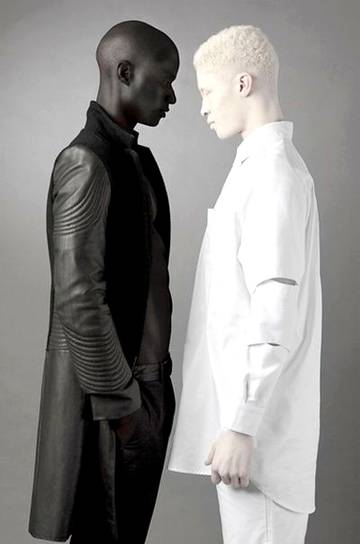 Both are BLACK...🖤😐🌸