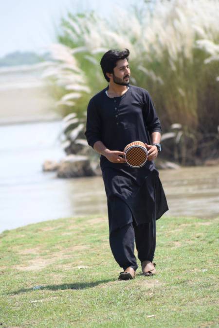 Agr Woh Bichar Kar Jee Sakty Hain..
To Mar Hum Bhi Nai Jain Gay✌️