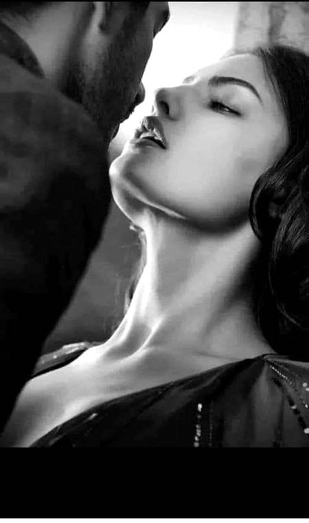 -'ﻟَﺒُﻮﮞ ﮐﯽ ﺳَﺮﺳَﺮﺍﮬﭧ ﺳﮯ، ﺑَﺪﻥ ﮐﮯ ﭼُﻮﺭ ﮬﻮﻧﮯ ﺗَﮏ، ﻣﯿﮟ ﺗُﺠﮫ ﮐَﻮ ﺍِﺱ ﻃَﺮﺡ ﭼﺎﮬﻮﮞ، ﮐﮧ ﻣَﯿﺮﯼ ﺳﺎﻧﺲ ﺭُﮎ ﺟﺎﺋﮯ❤ - H∆mzıı.. 🤹♂️�