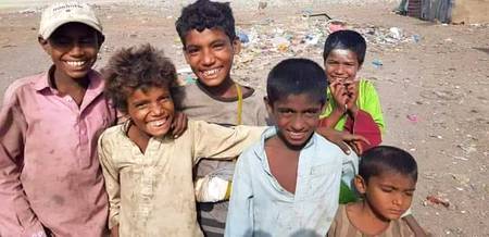 غربت راستوں میں بھی مسکراتی ھوئئ نظر آتی ھے

امیری محلوں میں بھی روتی ھے🤐