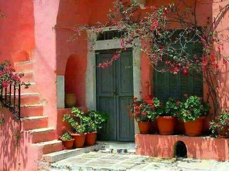 مجھے باہر کی بہاریں متاثر نہیں کرتیں۔۔۔
میرے اندر جو اک خزاں برپا ہے۔۔۔۔