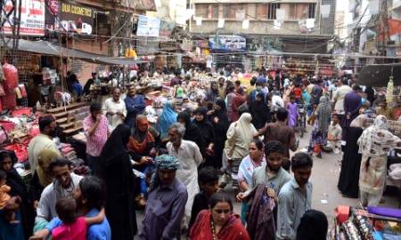 سیٹلائٹ سے پاکستانی بازاروں میں بھیڑ دیکھ کر امریکہ کنفیوز  ہے کہ کہیں پاکستان نے ویکسین ایجاد تو نہیں کرلی۔۔
