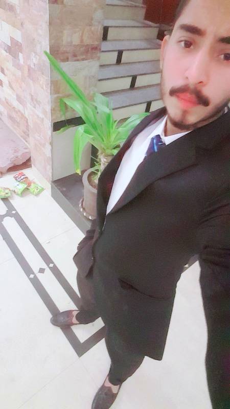 بہت مغرور ہوتے جارہے ہو 
 محبت میں کمی کرنا پڑے گی