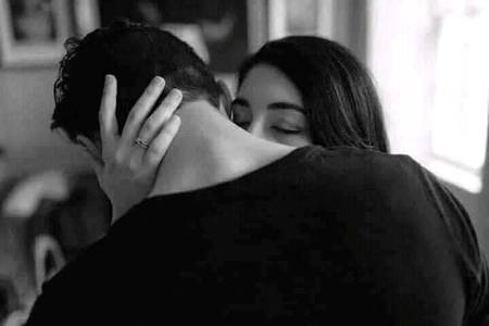 دل کرتا ھے جان ❤ تیری باہوں میں آ کر 💑 .👈۔۔ Dont distrub me😏
 کا بورڈ لگوا دوں....!! 😍😙😘😉
- H∆mzıı.. 🤹♂️�
