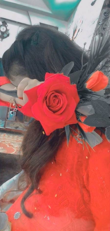 دھوکہ دینا تو محبت والوں کی رسم وفا ہے فراز پھول خوشبو کے لئے ہوتے تو لوگ جنازے پہ نہ ڈالتے 
Aj main apni bestie say 1 year bad milny jaon gi I m soo excited😊😊😊