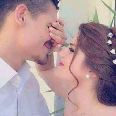 اِک خوابِ حنا بارسےآنکھیں ہیں گلابی
اِکــ دردِ دل آویــــز نگھبــان ھـــے میرا

لازم ھے کہ ہر شام ہتھیلی پہ رکھوں دل
وہ شخص نہ آ کر بھی تو مہمان ھے میرا💕M@hi💕