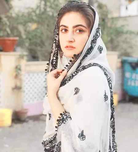 رانیوں کو بھی مات دے ڈالے
وہ دکھنے میں عام سی لڑکی!
.۔❤️❤️